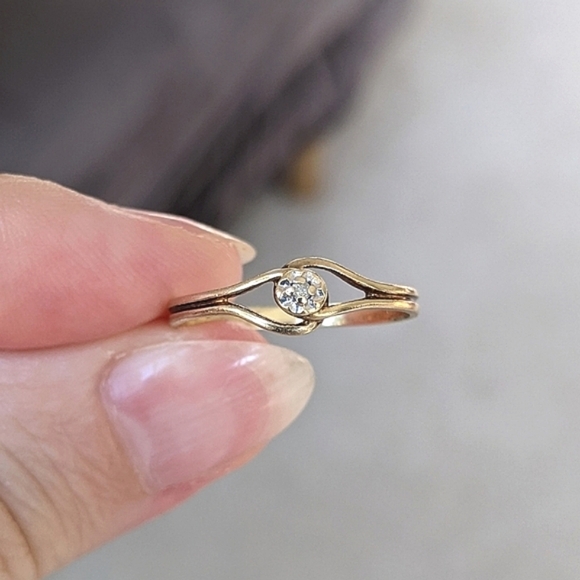 Antique 10K solid gold diamond ring - Picture 8 of 12